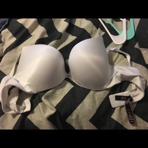 Victoria secret bra 36C